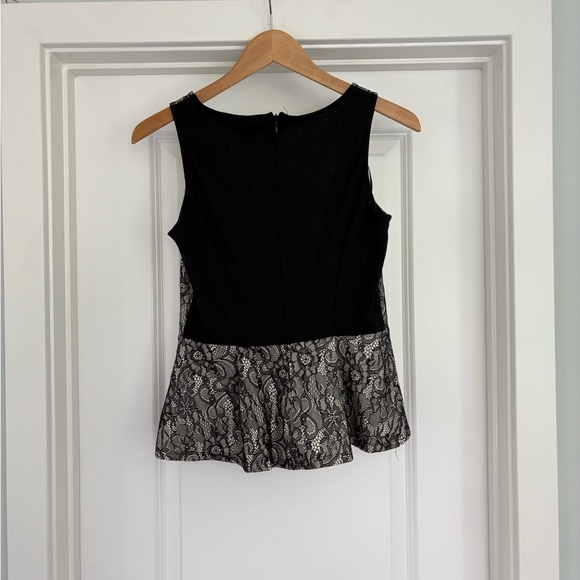 Elle Lace Floral Peplum Top Size S - Picture 4 of 5